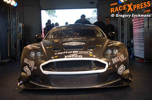 De Aston in de box